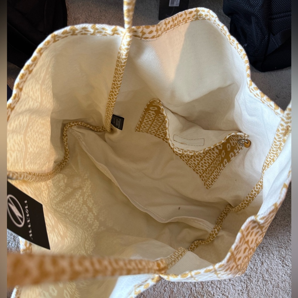 Manaola Holoholo Tote - Picture 2 of 4